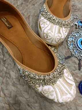 DESI COLOUR Women Embellished Woven Design Ethnic Mojaris
